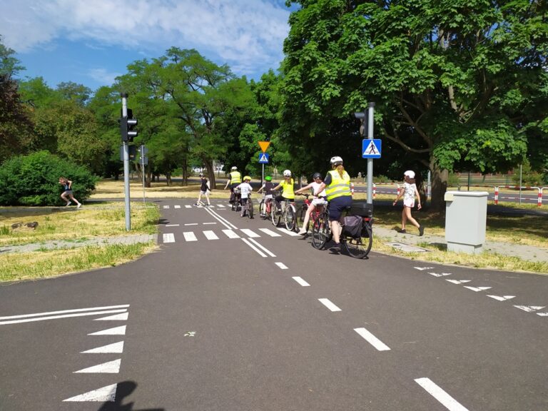 Bezpieczne wakacje z kartą rowerową