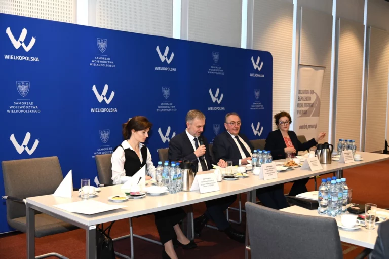 Posiedzenie Wojewódzkiej Rady Bezpieczeństwa Ruchu Drogowego w Poznaniu foto1